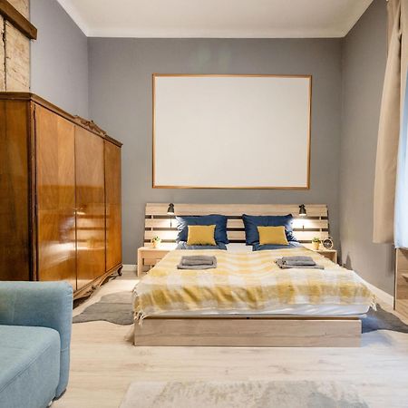 Urban Tranquillity By The Main Shopping Street Apartment Будапеща Екстериор снимка