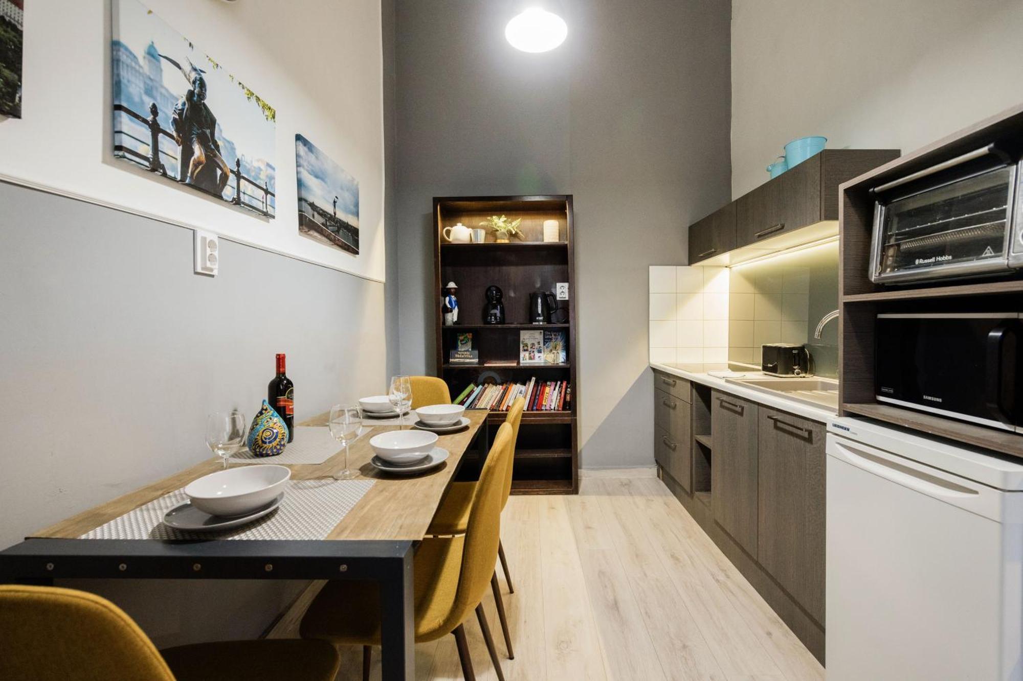 Urban Tranquillity By The Main Shopping Street Apartment Будапеща Екстериор снимка