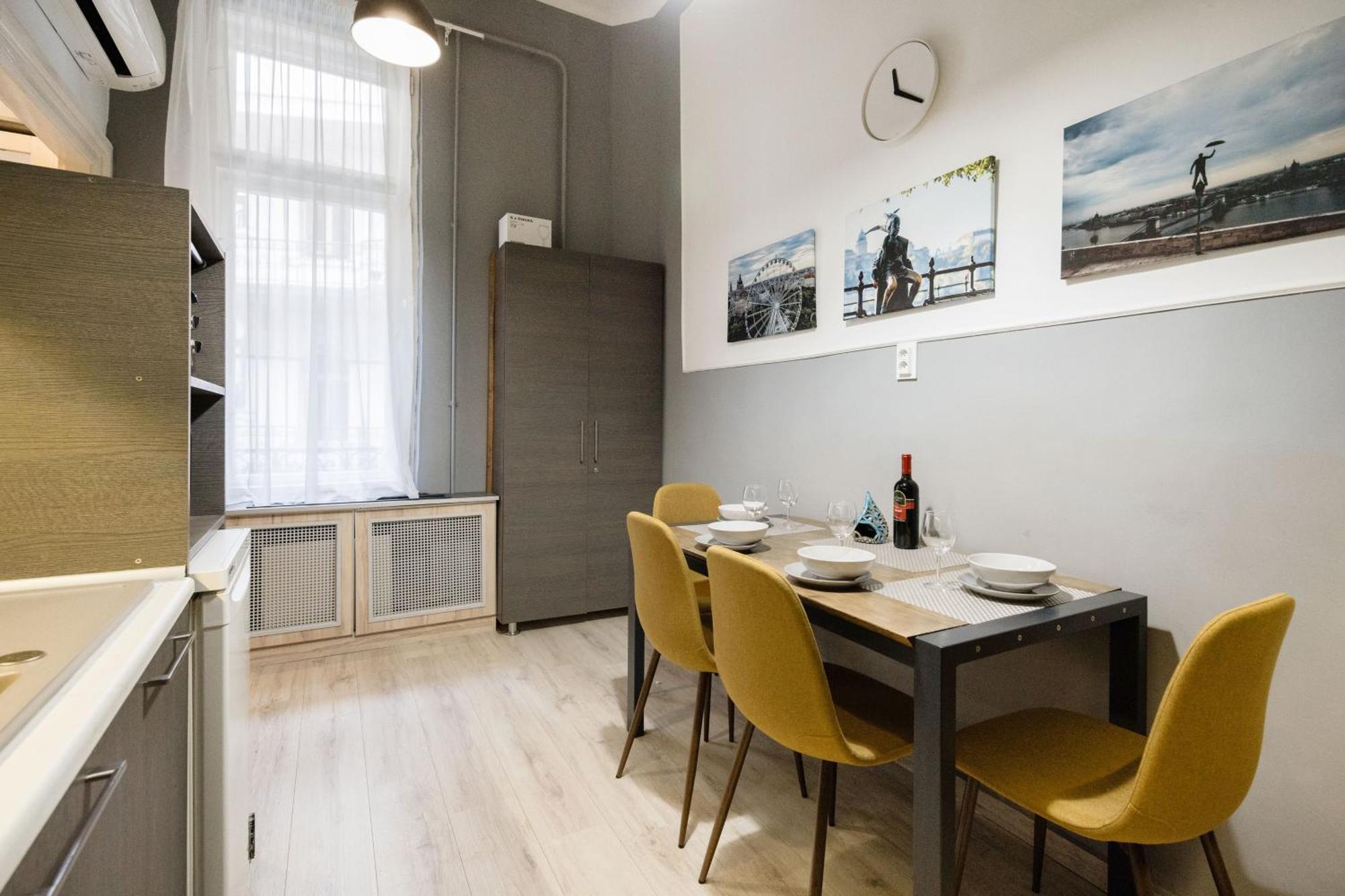 Urban Tranquillity By The Main Shopping Street Apartment Будапеща Екстериор снимка