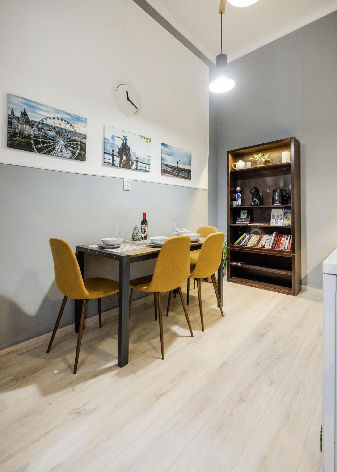 Urban Tranquillity By The Main Shopping Street Apartment Будапеща Екстериор снимка